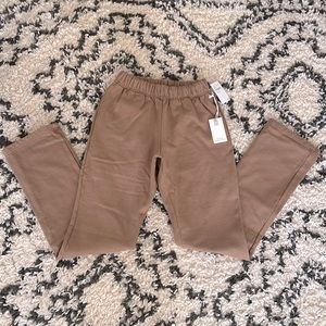 Good American Relaxed Fleece Pant. Size Medium. Brand new with tags!